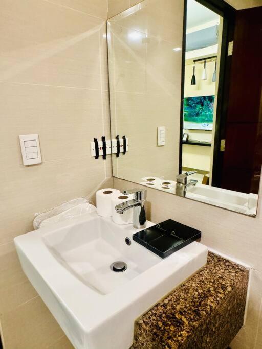 One Uptown Residences Bgc Taguig Εξωτερικό φωτογραφία